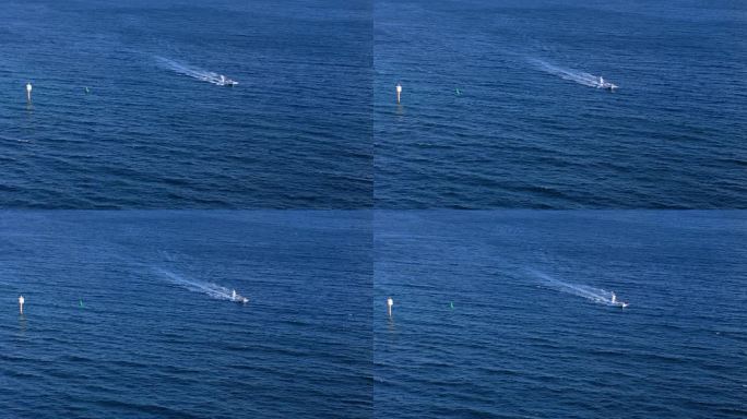 渔船驶过深蓝色的海水，驶过浮标