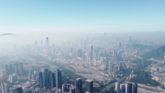 无人机:深圳罗湖区白天有平流雾的天际线