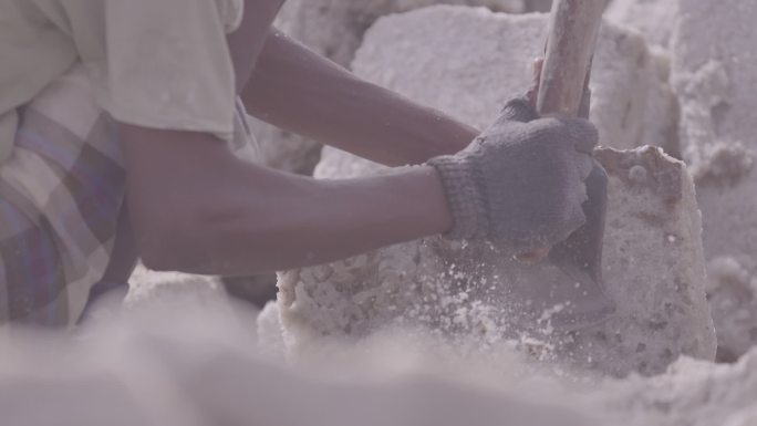非洲劳工 埃塞俄比亚 阿尔法人采集盐砖