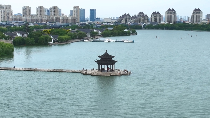 金鸡湖湖心亭