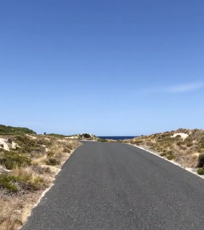 在华盛顿州罗特尼斯骑自行车