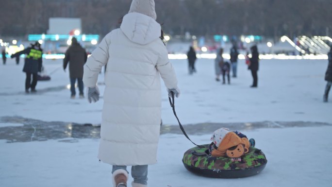 哈尔滨冬季游客