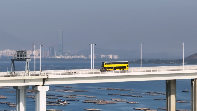 深圳湾大桥长焦追车航拍