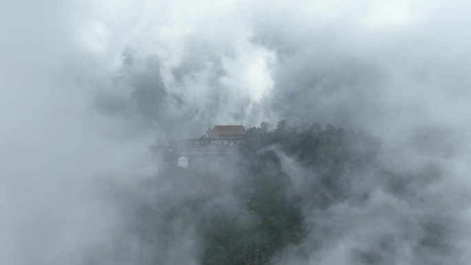 云遮雾绕 山间云海 自然风景 丁达尔效应
