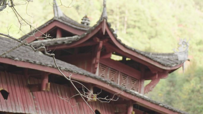 古典韵味：中国传统建筑屋脊细节