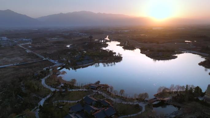 航拍西安地标秦岭渼陂湖建筑楼阁湖面夕阳