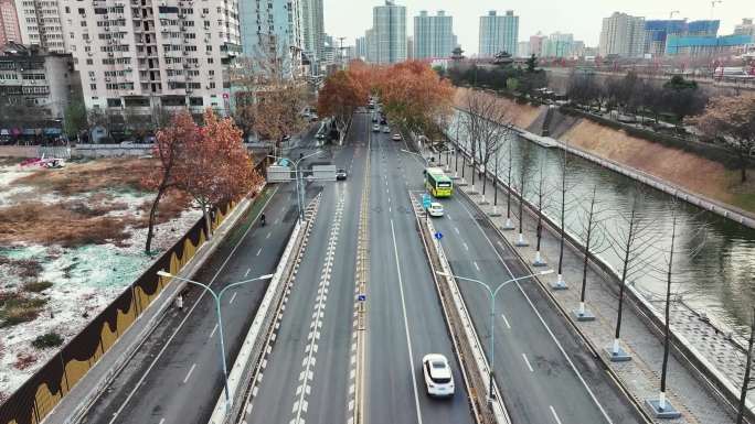 西安城墙环城路车流