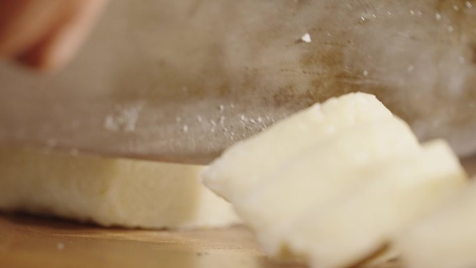 传统佳肴：年糕切片至煎炸全过程展示
