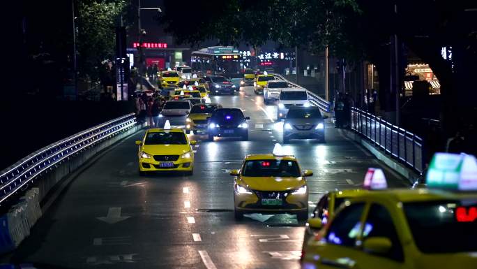 城市街头车流唯美夜景车灯