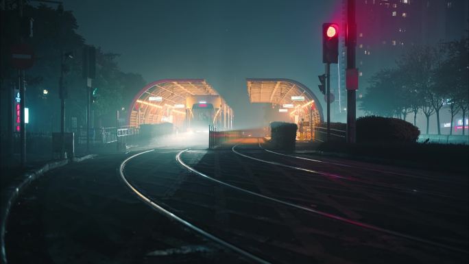 【4K】夜晚地铁高铁列车路面出入站台大雾