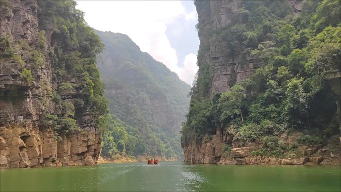 泛舟广西金秀圣堂湖