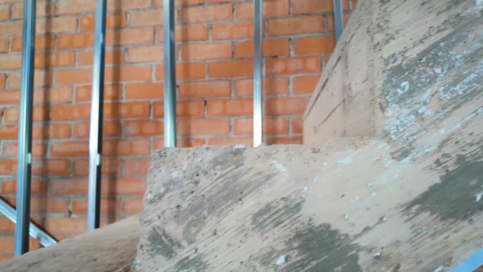 金属结构的混凝土楼梯结构，用于墙体和混凝土结构的空腔墙保温