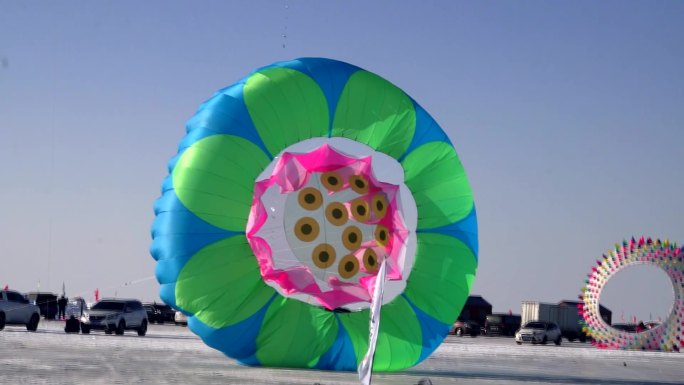 查干湖冬捕节开幕，风筝空中飘舞美不胜收