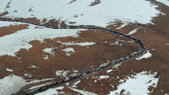 雪山公路巩乃斯堵车