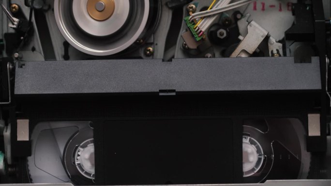 有硬影的VHS录像带。概念的视频，电影，复古，复古，过时，磁性和影院系统。