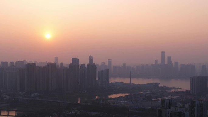 夕阳下的长沙北辰三角洲