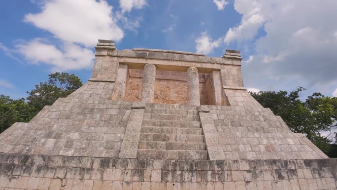 墨西哥尤卡坦半岛蒂纳姆奇琴伊察考古遗址的大胡子神庙