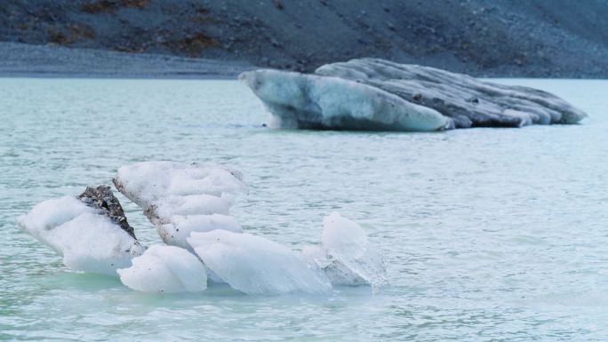 新西兰库克山国家公园胡克步道冰湖浮冰