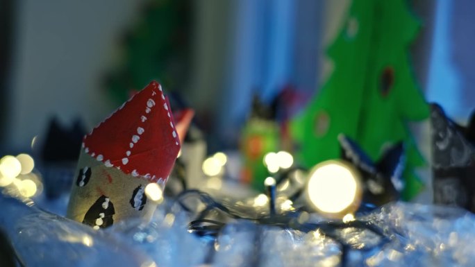 DIY手工圣诞装饰由学校的孩子们