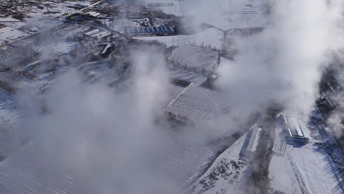 云层之上 俯瞰冬天 雪地树林