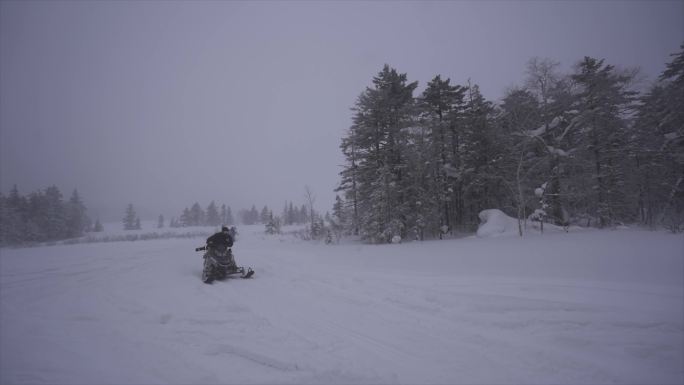 雪地摩托车