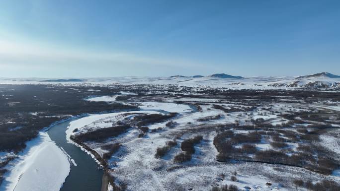 北方春季湿地开河雪景