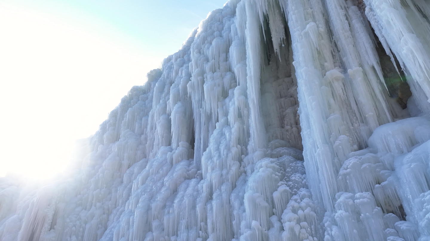 极致的冰瀑景观航拍