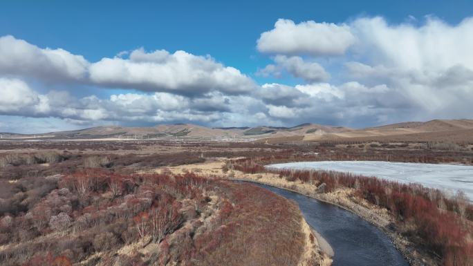 湿地河流残雪蓝天白云红柳丛林