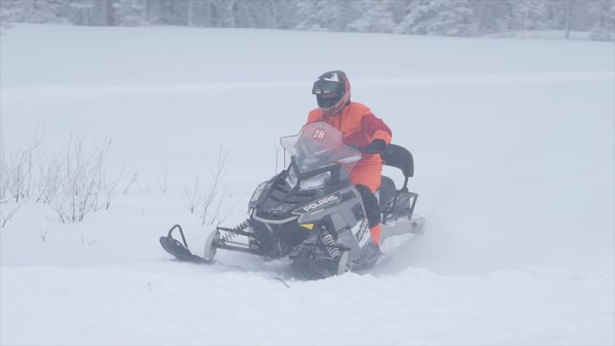 雪地摩托车