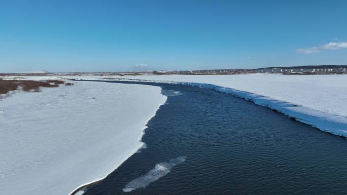 春暖河开冰雪景色