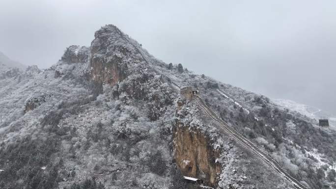 航拍北京怀柔响水湖长城雪景