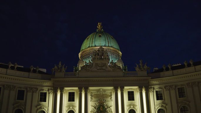 奥地利维也纳霍夫堡圣迈克尔之翼的夜景