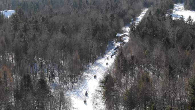 雪地摩托车