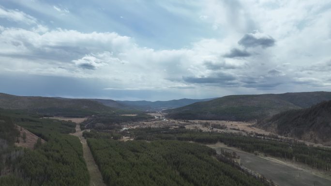 绵延千里山峦起伏的大兴安岭风光