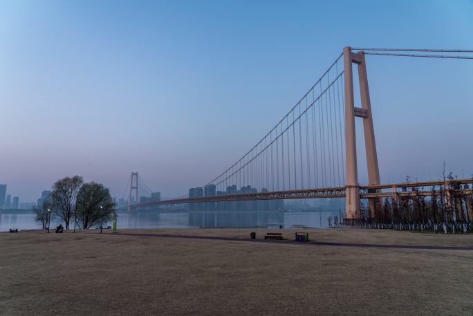 武汉杨泗港长江大桥洪山江滩日转夜延时摄影