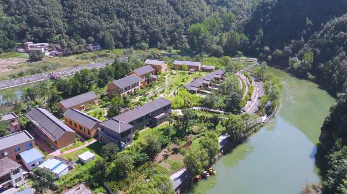 卢氏沐心民宿航拍1