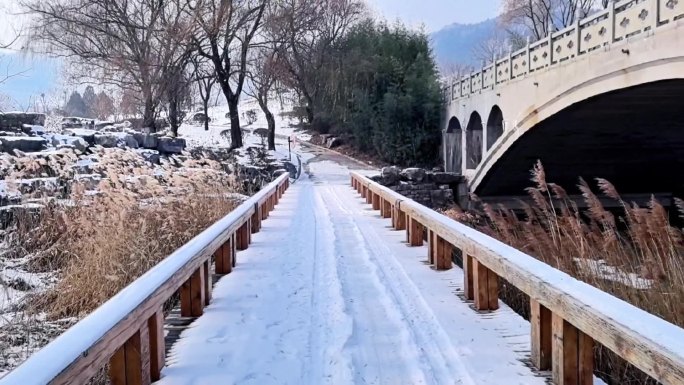 高尔夫球场雪景