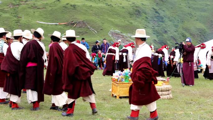 甘孜藏族自治州塔公草原藏族舞