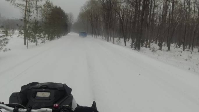 雪地摩托车