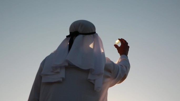03沙漠 阿拉伯人 举起宝石玻璃 玻璃