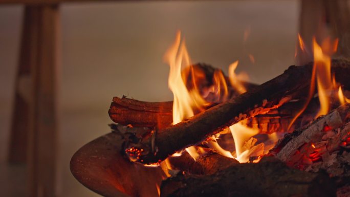 燃烧的火焰火堆木材木炭慢动作升格