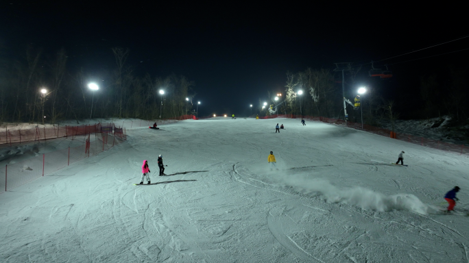 滑雪场夜场滑雪