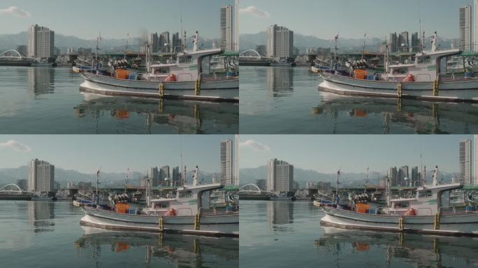 正在启动的渔船(烟雾)，韩国