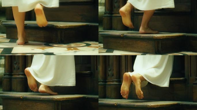 向牧师忏悔。这个女人来找牧师忏悔。为罪悔改。赤脚朝圣者在教堂祈祷。