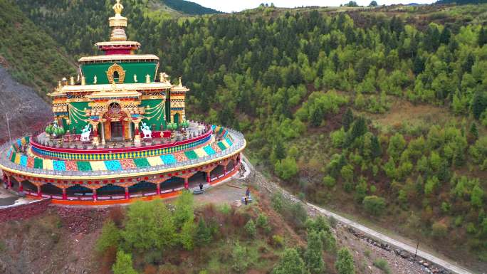 航拍藏族寺庙