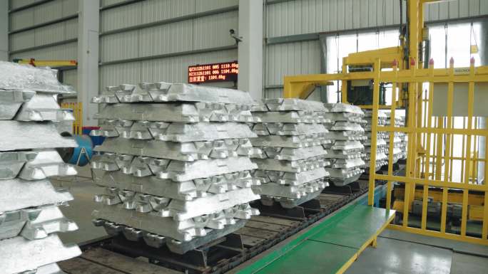 铝厂铝锭加工成型 铝锭机械捆绑运输