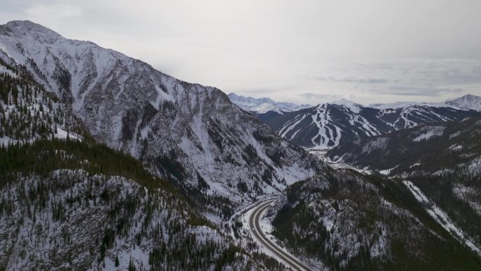 遥远的70铜山Leadville科罗拉多州冬季12月圣诞节航拍无人机电影景观Silverthorne