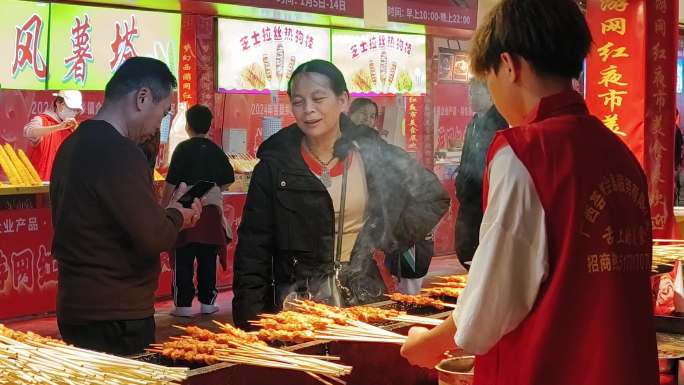 特产美食小吃街夜市摆摊烧烤烤串美食一条街