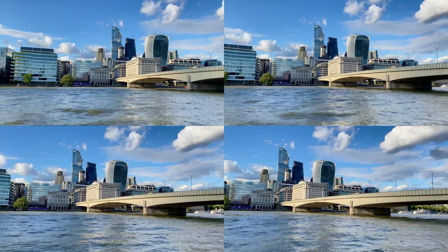 伦敦桥横跨泰晤士河，直通城市摩天大楼
