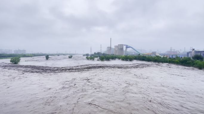 北京石景山永定河洪水滚滚